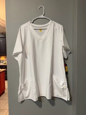 WonderWink White V-Neck Short Sleeve Scrub Top